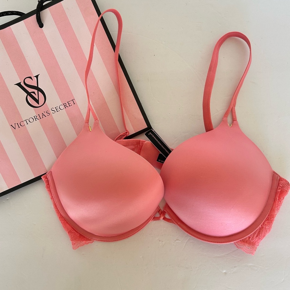 VICTORIAS SECRET BOMBSHELL PLUNGE BRA SIZE 36C